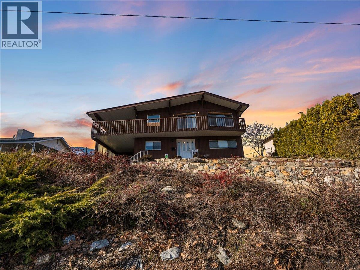 520 10th Avenue, Castlegar, British Columbia  V1N 1K7 - Photo 5 - 10375936