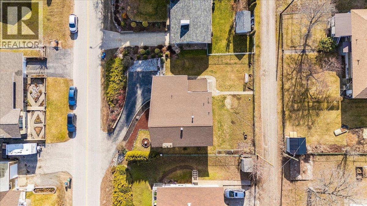 520 10th Avenue, Castlegar, British Columbia  V1N 1K7 - Photo 6 - 10375936