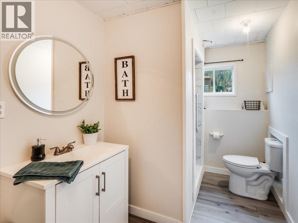 520 10th Avenue, Castlegar, British Columbia  V1N 1K7 - Photo 62 - 10375936