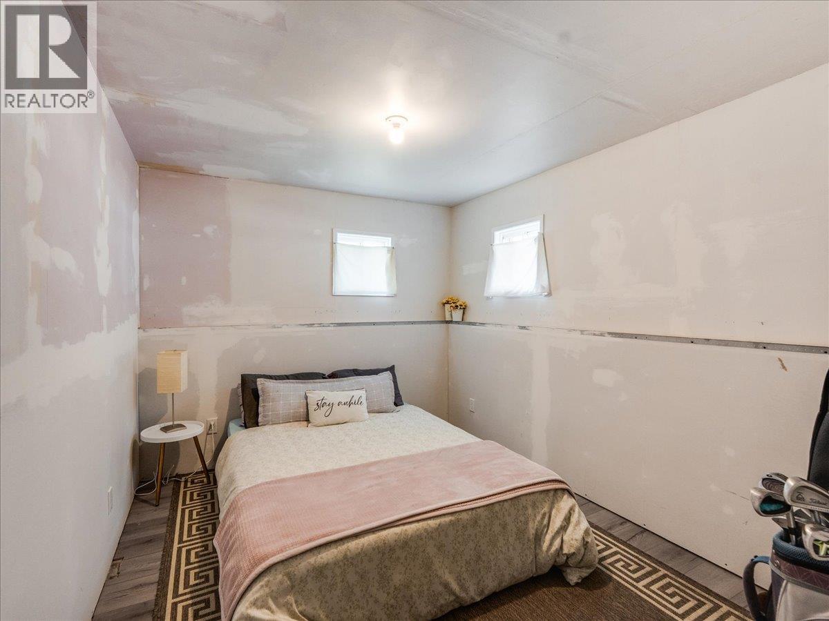 520 10th Avenue, Castlegar, British Columbia  V1N 1K7 - Photo 66 - 10375936