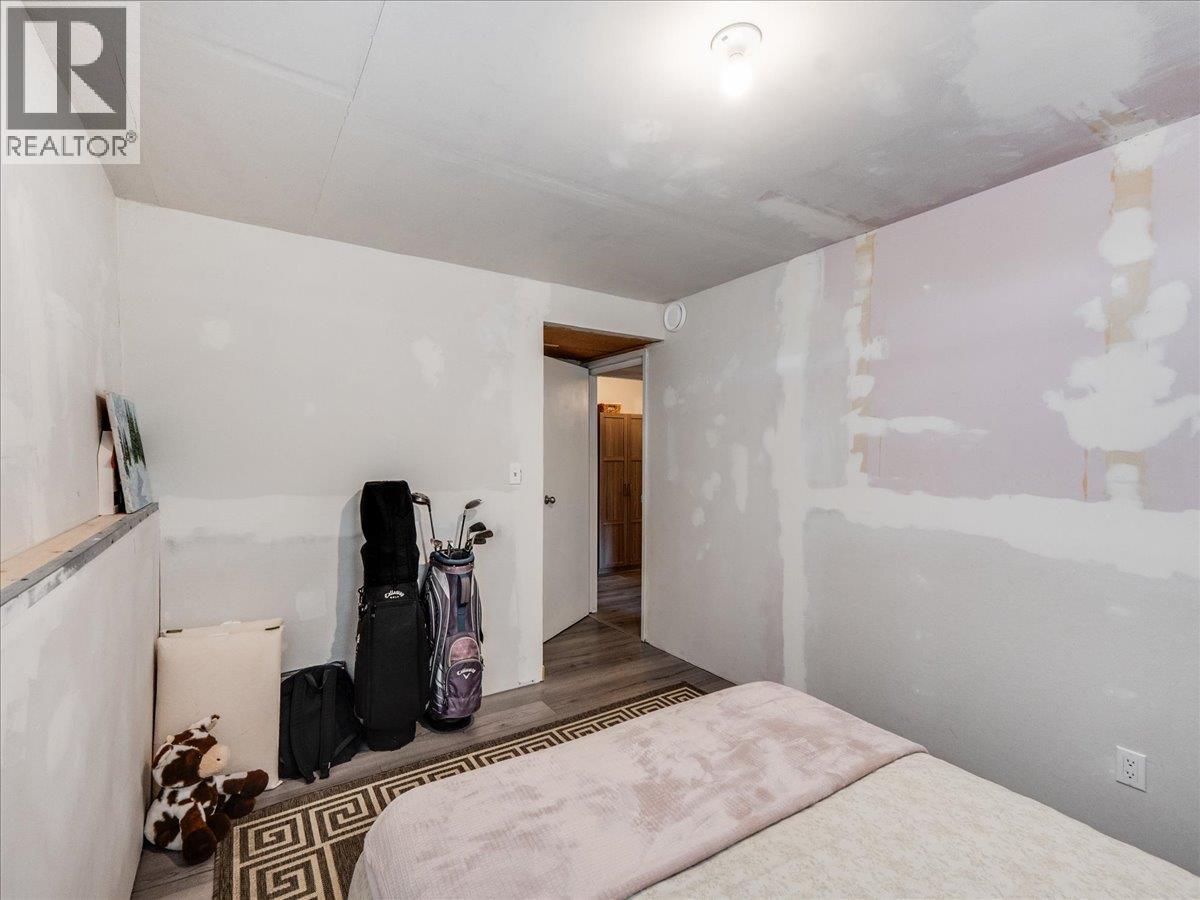 520 10th Avenue, Castlegar, British Columbia  V1N 1K7 - Photo 67 - 10375936