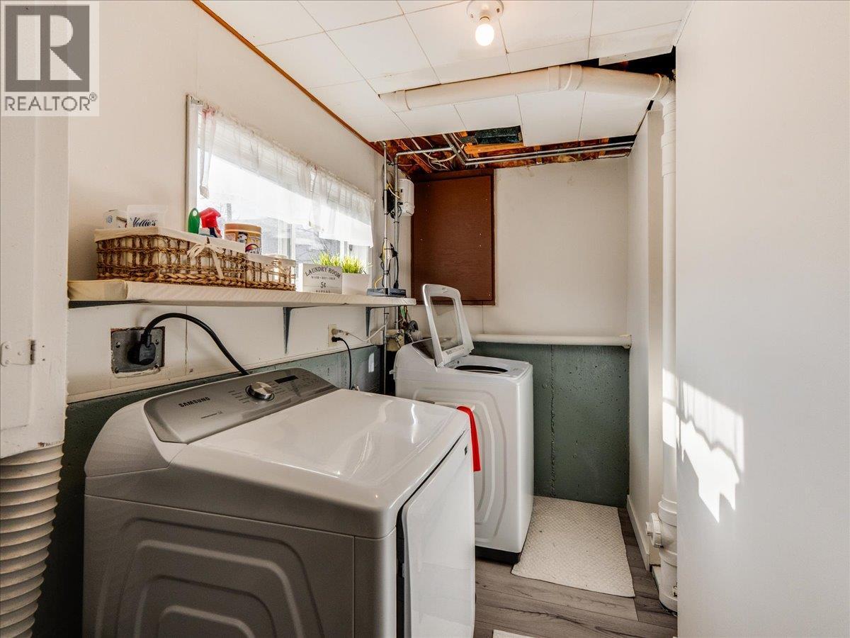 520 10th Avenue, Castlegar, British Columbia  V1N 1K7 - Photo 69 - 10375936