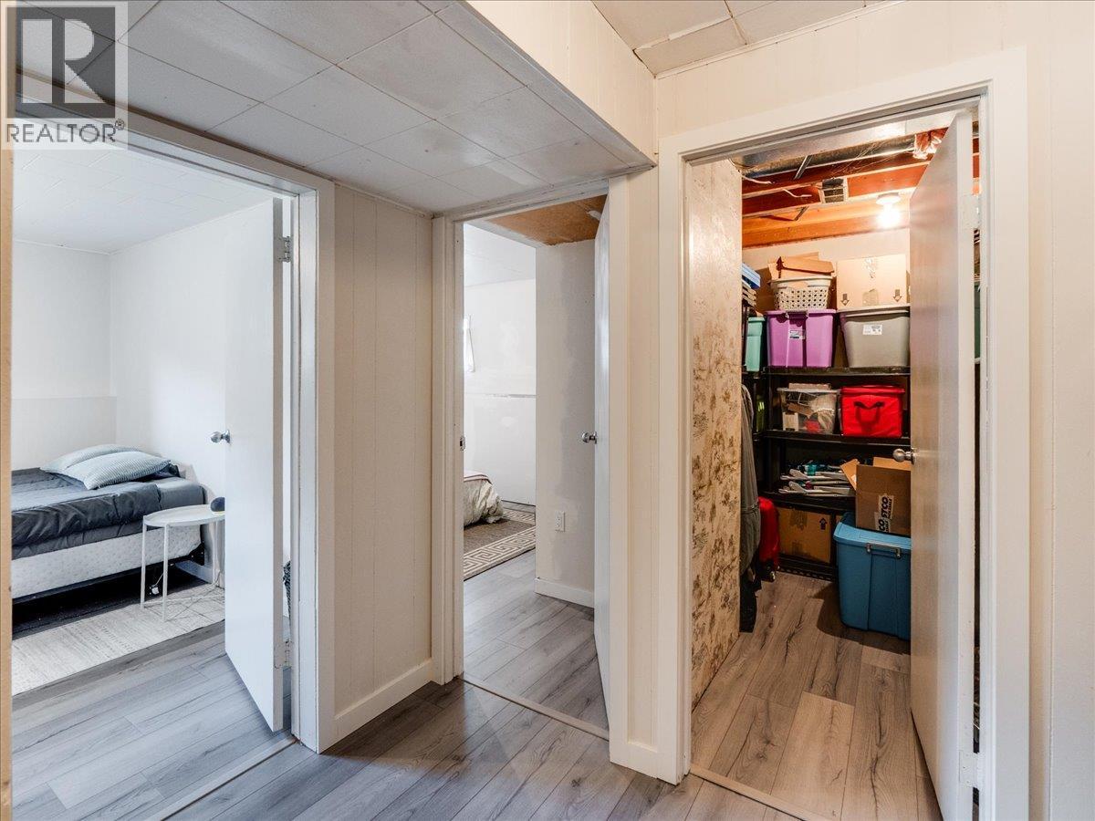 520 10th Avenue, Castlegar, British Columbia  V1N 1K7 - Photo 70 - 10375936