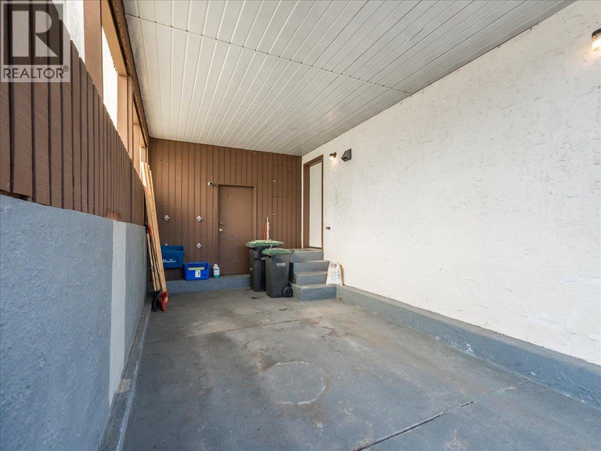 520 10th Avenue, Castlegar, British Columbia  V1N 1K7 - Photo 76 - 10375936