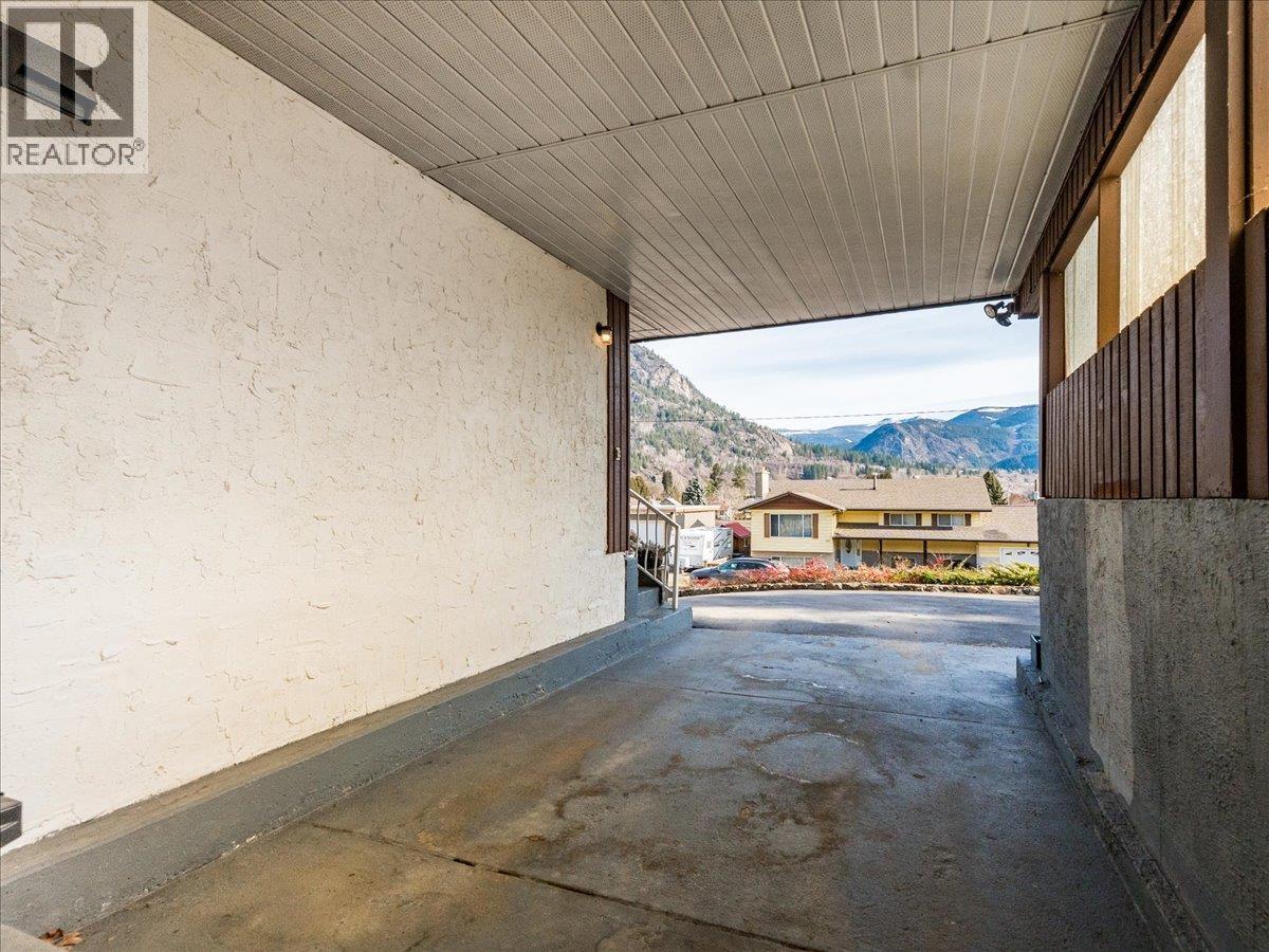 520 10th Avenue, Castlegar, British Columbia  V1N 1K7 - Photo 78 - 10375936