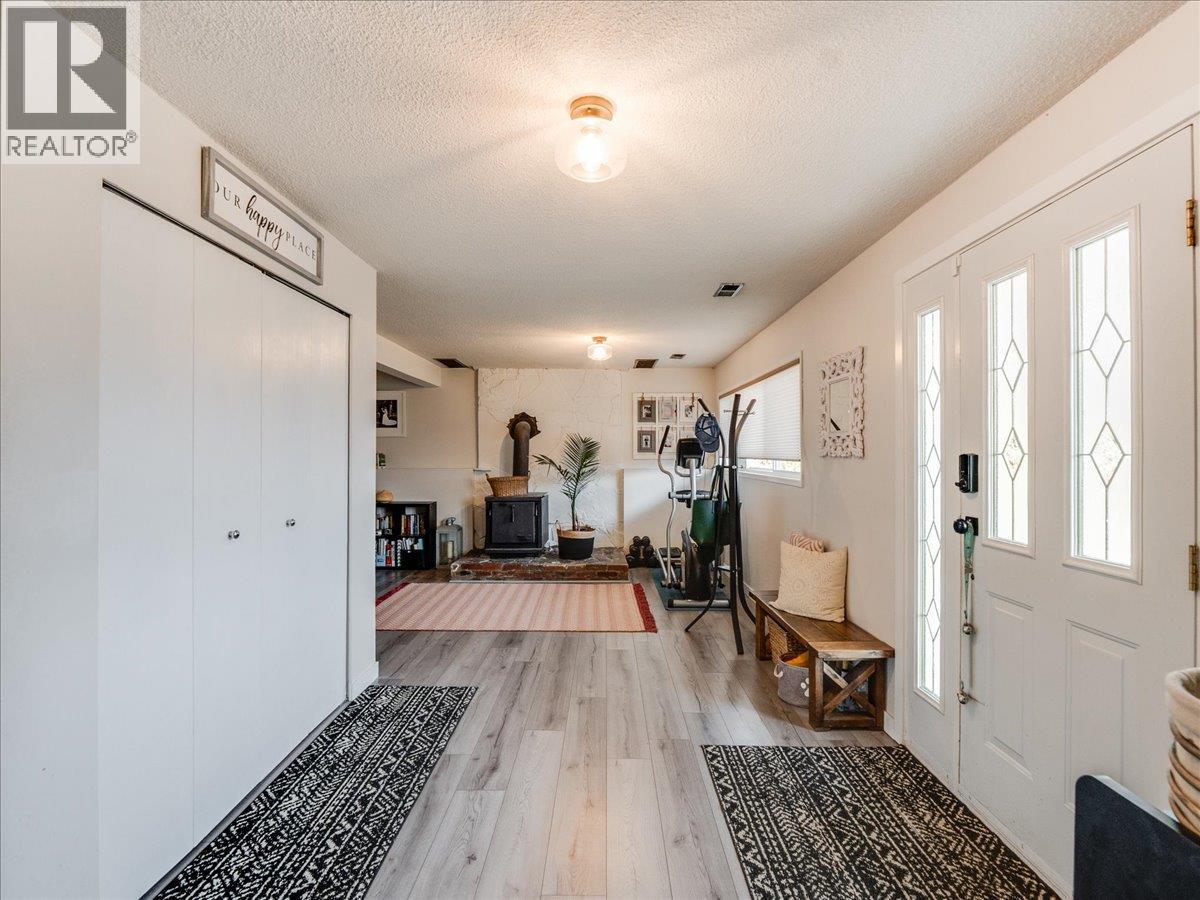 520 10th Avenue, Castlegar, British Columbia  V1N 1K7 - Photo 8 - 10375936