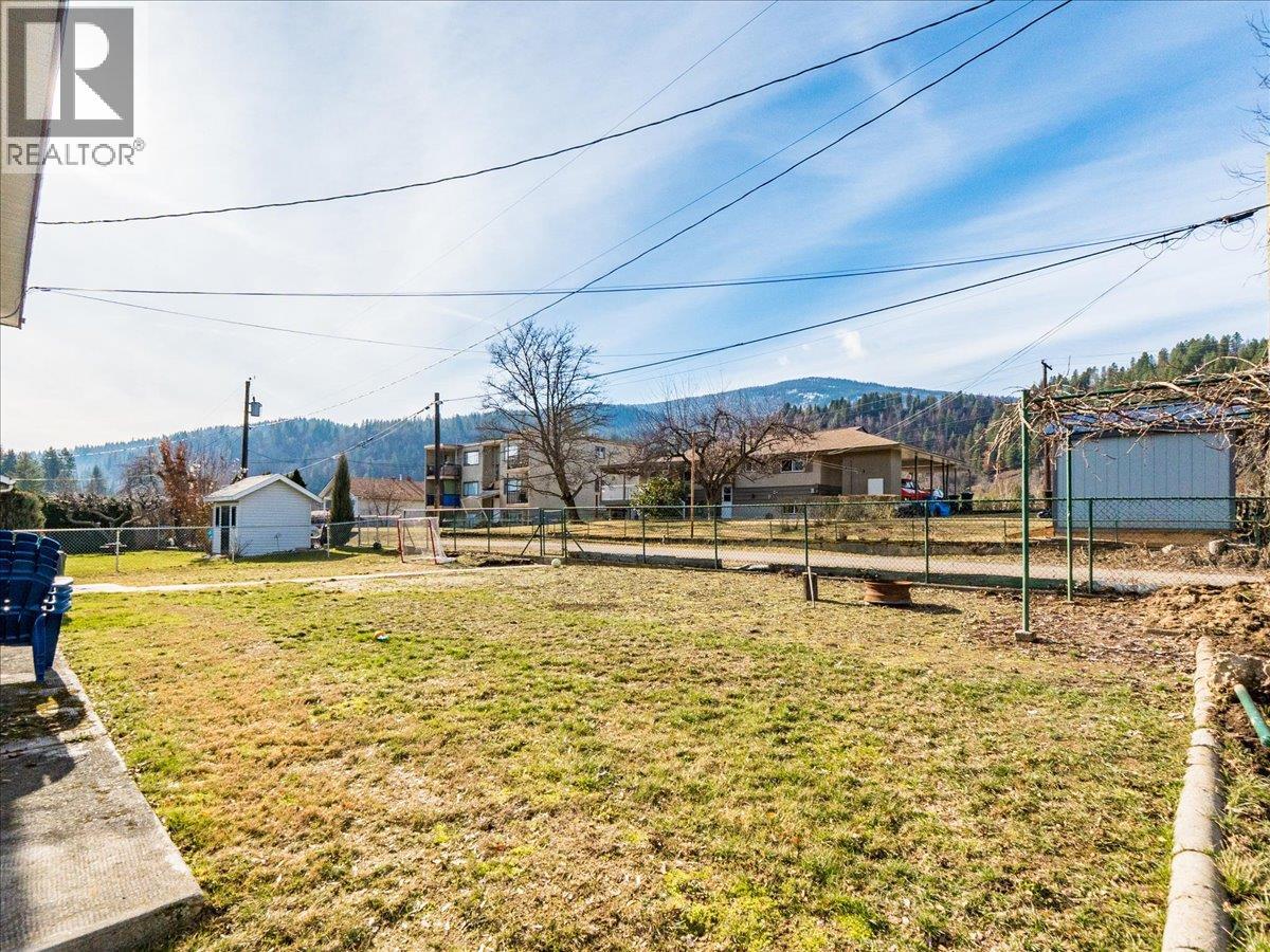 520 10th Avenue, Castlegar, British Columbia  V1N 1K7 - Photo 84 - 10375936
