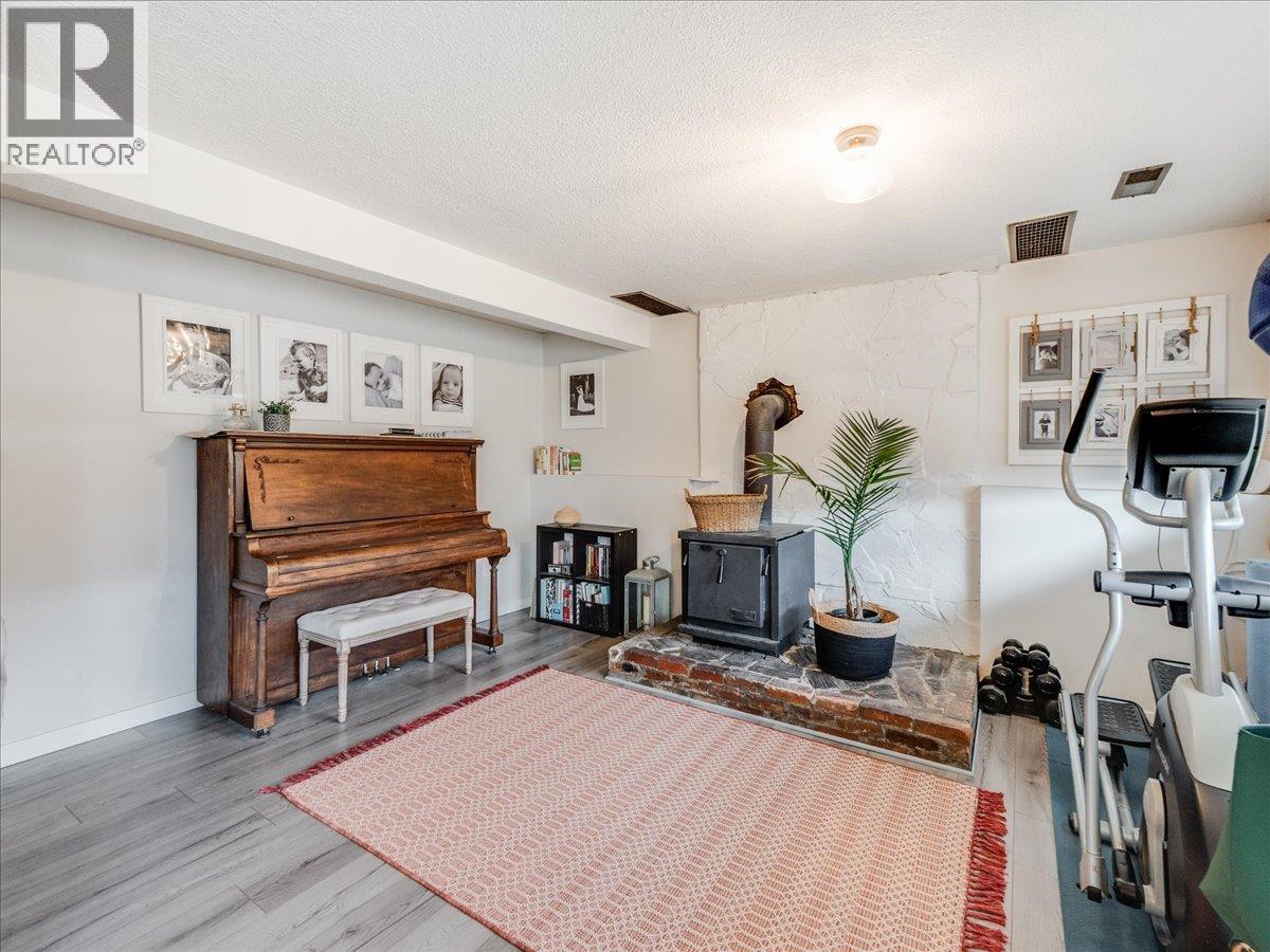 520 10th Avenue, Castlegar, British Columbia  V1N 1K7 - Photo 9 - 10375936