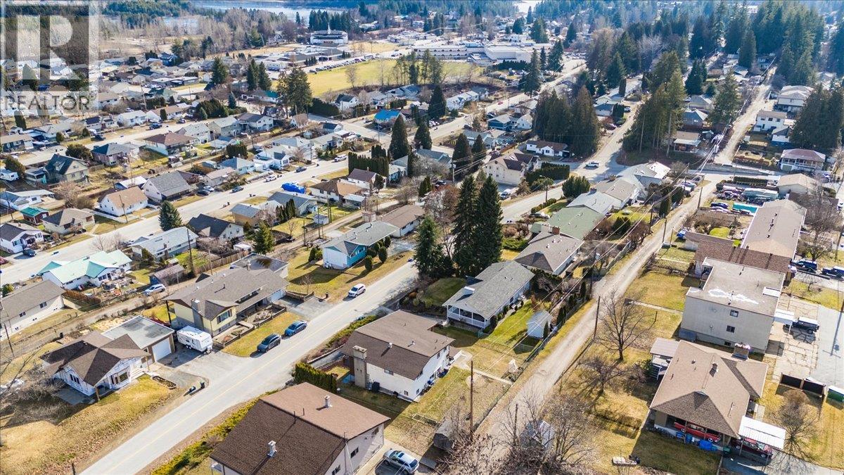 520 10th Avenue, Castlegar, British Columbia  V1N 1K7 - Photo 90 - 10375936