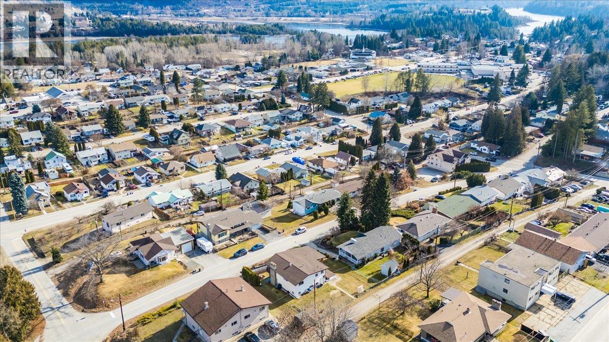 520 10th Avenue, Castlegar, British Columbia  V1N 1K7 - Photo 91 - 10375936