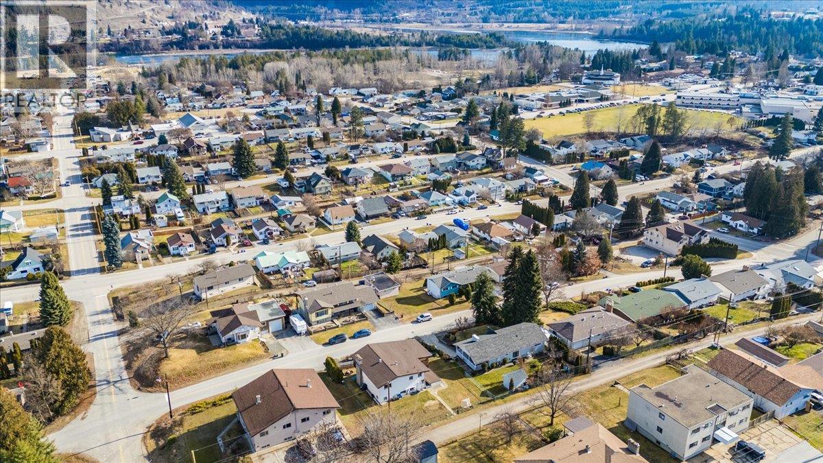 520 10th Avenue, Castlegar, British Columbia  V1N 1K7 - Photo 92 - 10375936