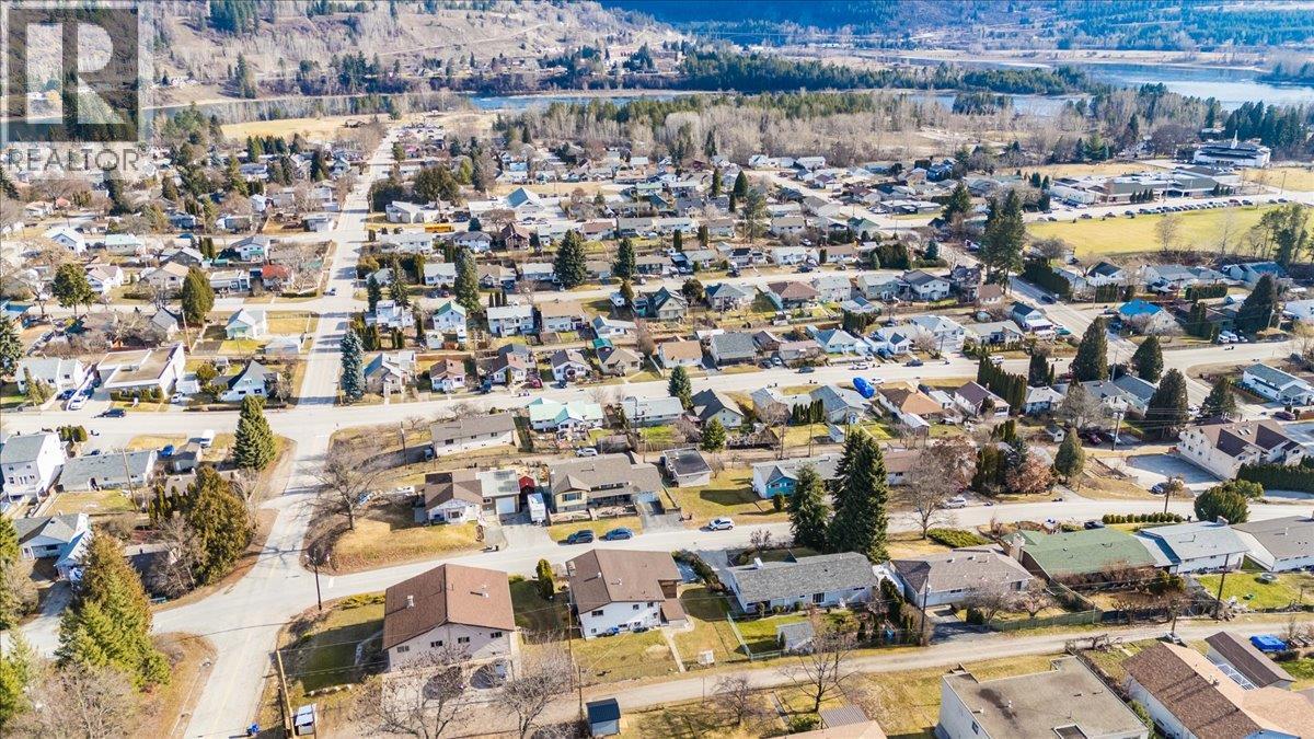 520 10th Avenue, Castlegar, British Columbia  V1N 1K7 - Photo 93 - 10375936