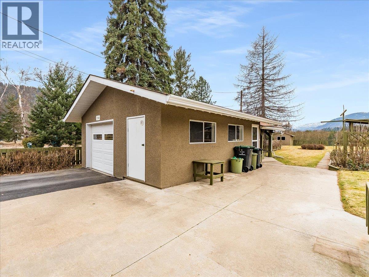 130 100th Street, Castlegar, British Columbia  V1N 3C5 - Photo 12 - 10375487