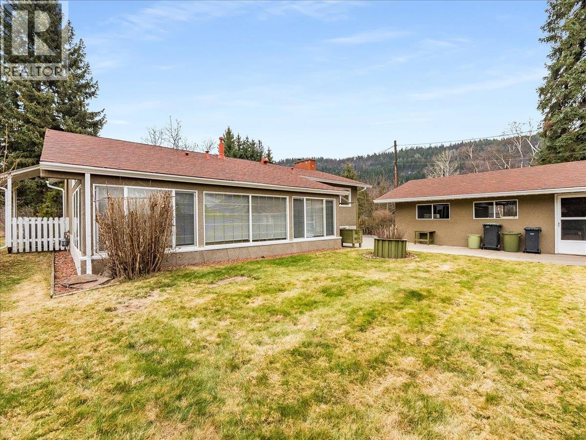 130 100th Street, Castlegar, British Columbia  V1N 3C5 - Photo 13 - 10375487