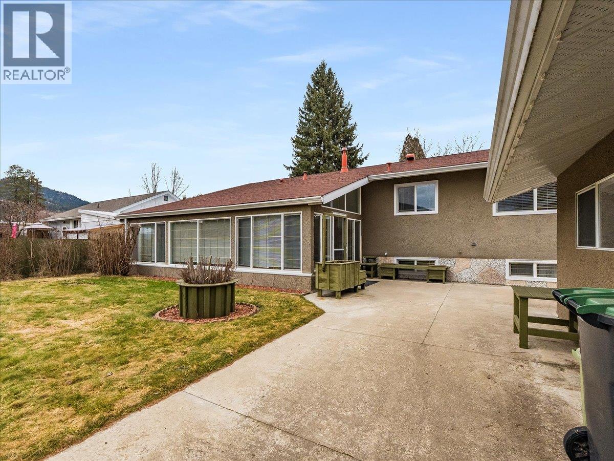 130 100th Street, Castlegar, British Columbia  V1N 3C5 - Photo 14 - 10375487