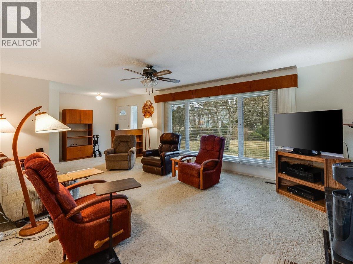 130 100th Street, Castlegar, British Columbia  V1N 3C5 - Photo 31 - 10375487