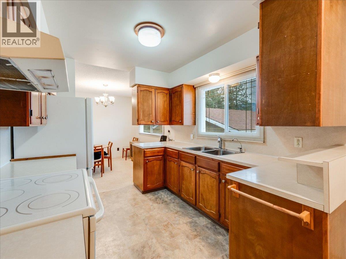 130 100th Street, Castlegar, British Columbia  V1N 3C5 - Photo 42 - 10375487