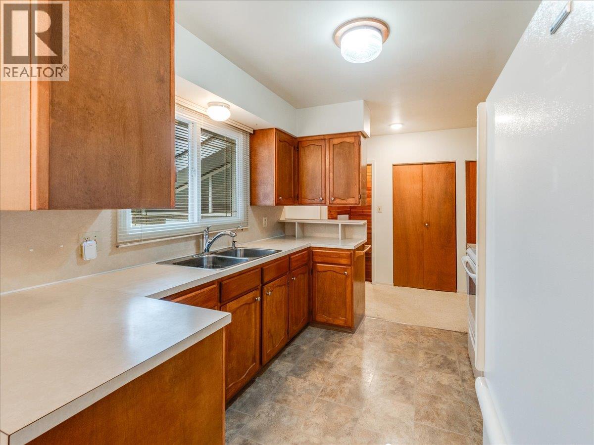 130 100th Street, Castlegar, British Columbia  V1N 3C5 - Photo 43 - 10375487