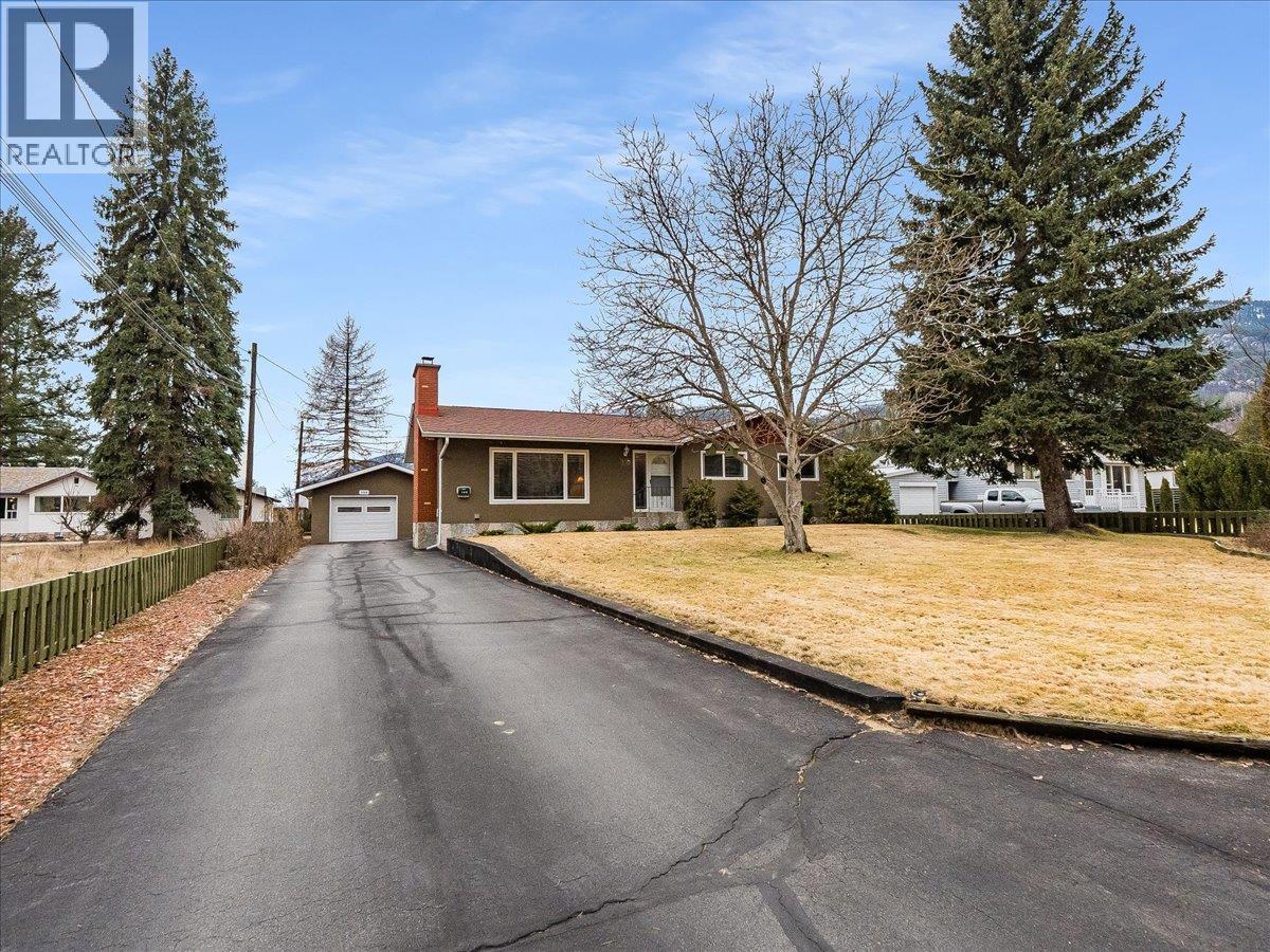 130 100th Street, Castlegar, British Columbia  V1N 3C5 - Photo 5 - 10375487