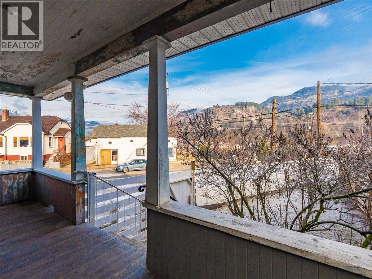 1706 Fourth Avenue, Trail, British Columbia  V1R 1S8 - Photo 11 - 10375475