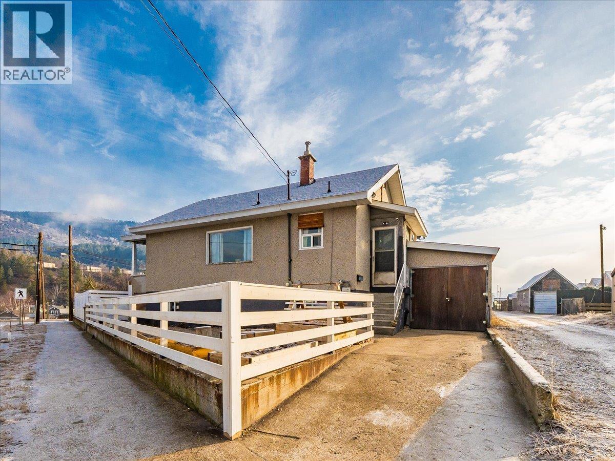 1706 Fourth Avenue, Trail, British Columbia  V1R 1S8 - Photo 5 - 10375475