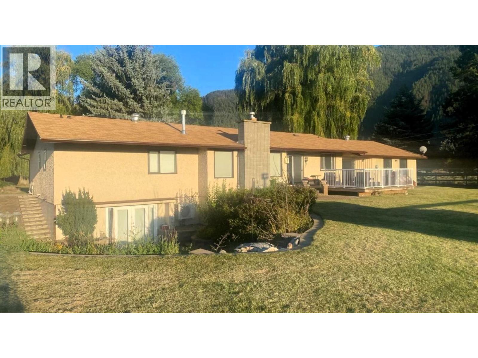 5175 Siminoff Road, Grand Forks, British Columbia  V0H 1H4 - Photo 1 - 10375989