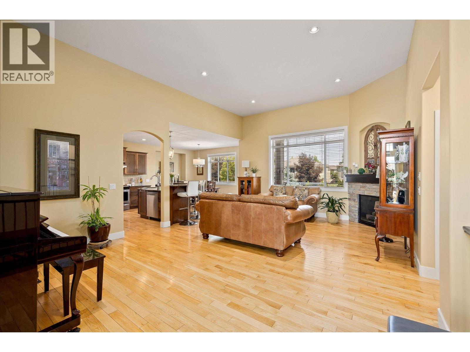 12860 Cliffshore Drive, Lake Country, British Columbia  V4V 2P7 - Photo 8 - 10375684