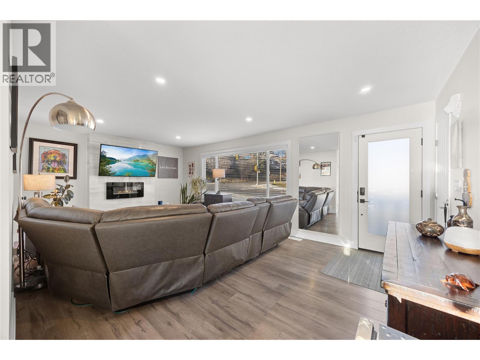 1255 Rio Drive, Kelowna, British Columbia  V1V 1E2 - Photo 2 - 10376126