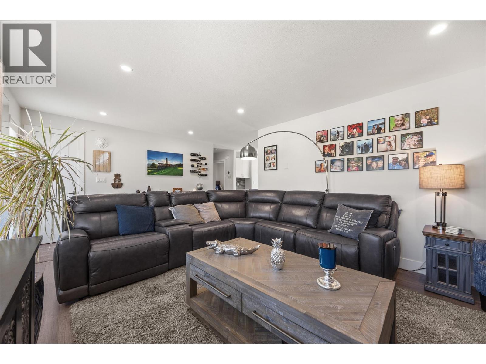 1255 Rio Drive, Kelowna, British Columbia  V1V 1E2 - Photo 3 - 10376126