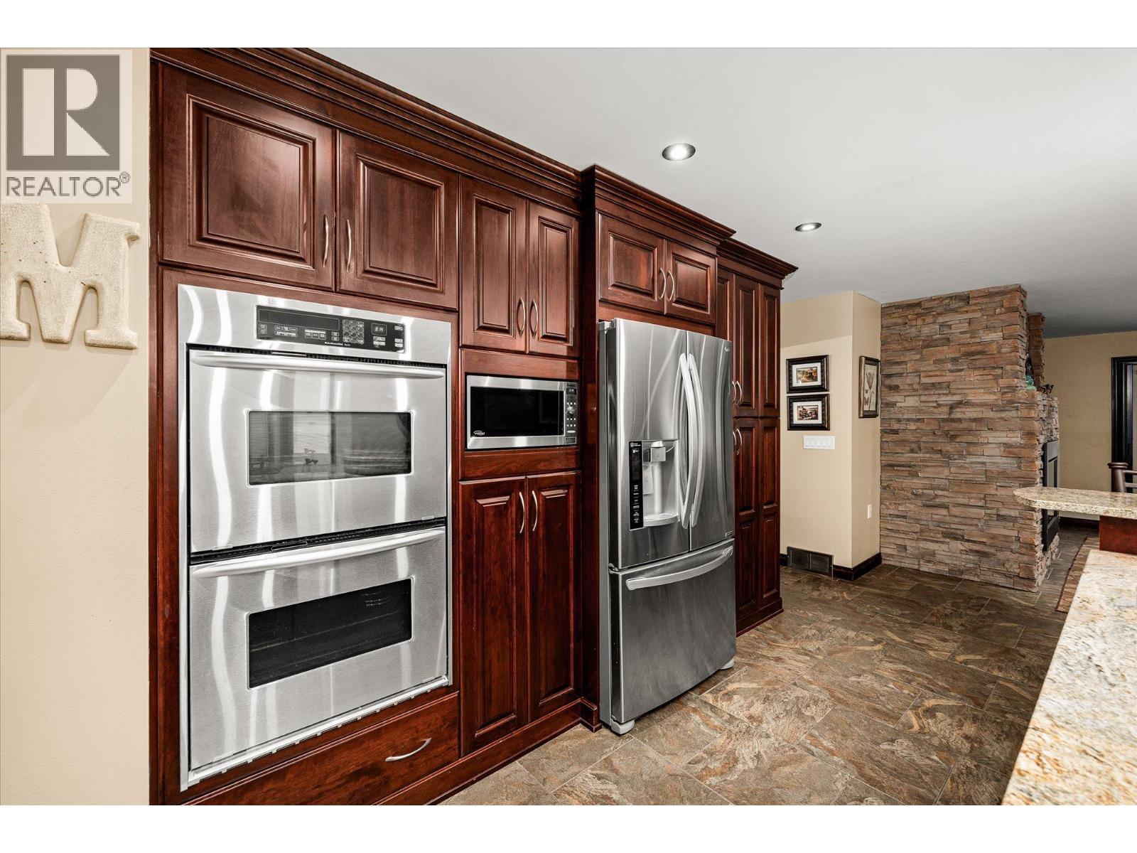 307 Stellar Drive, Kelowna, British Columbia  V1W 4K5 - Photo 13 - 10371109