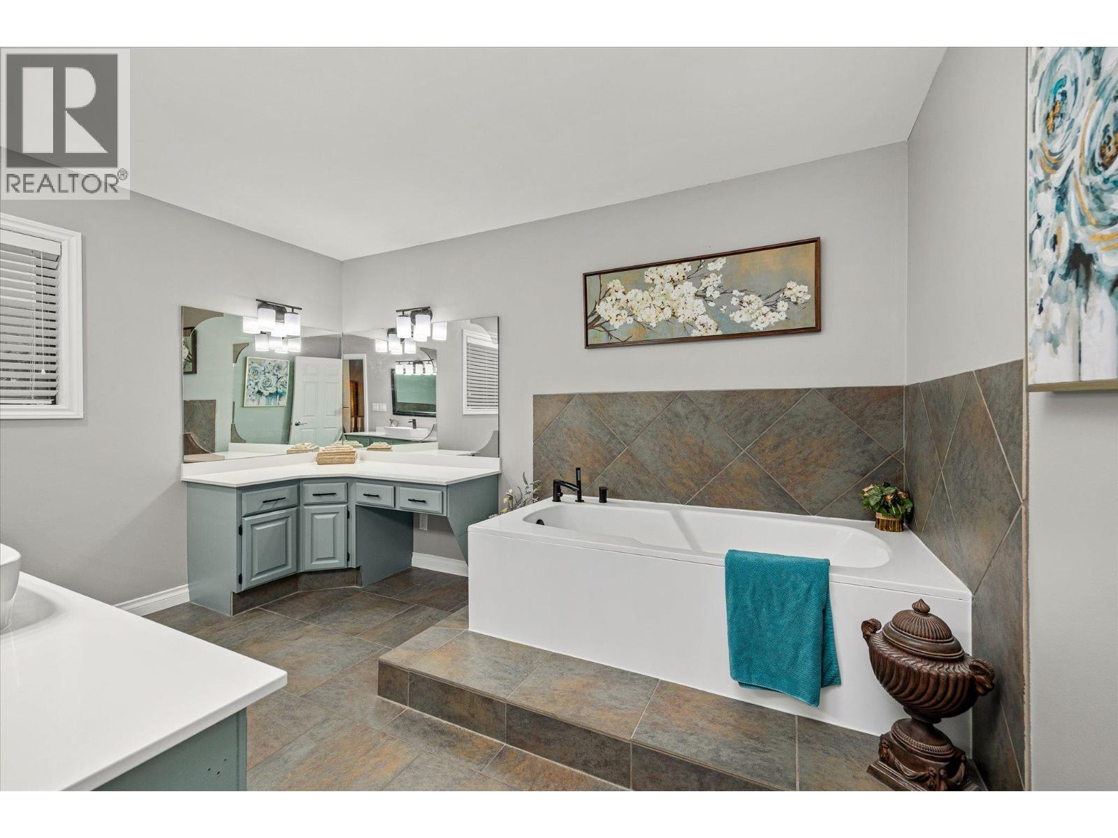 307 Stellar Drive, Kelowna, British Columbia  V1W 4K5 - Photo 41 - 10371109