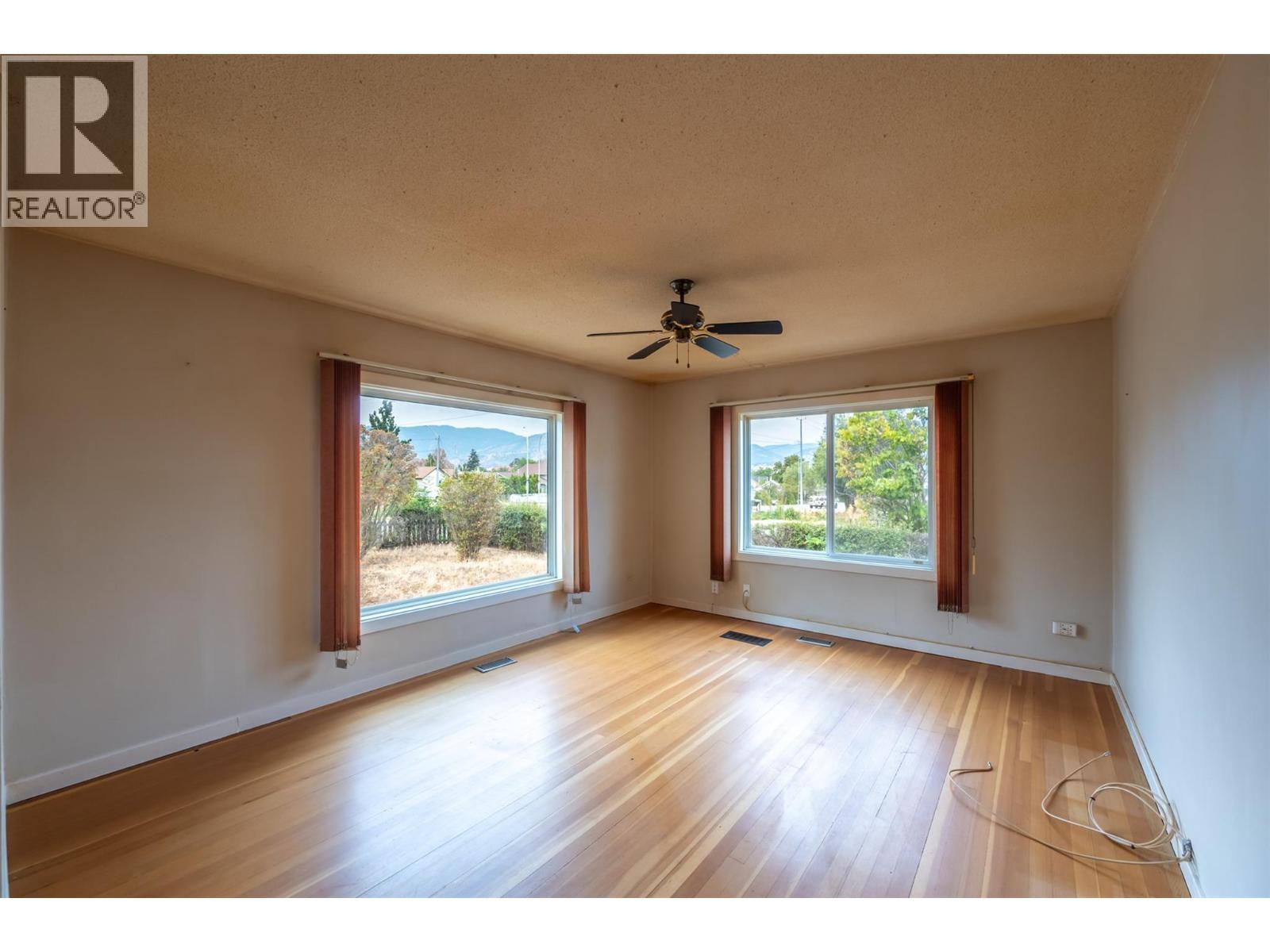 401 Wade Avenue E, Penticton, British Columbia  V2A 4H7 - Photo 2 - 10376151