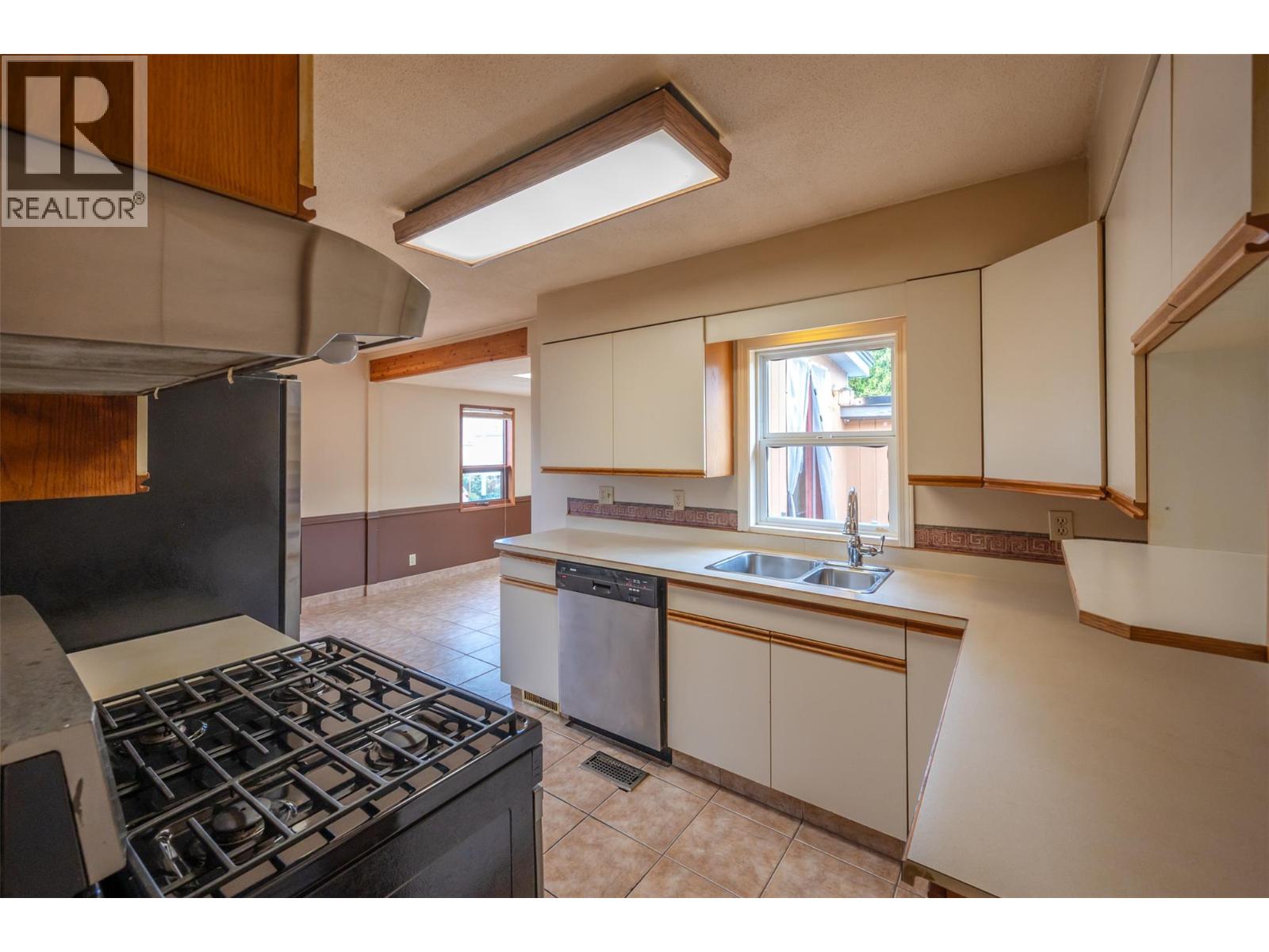 401 Wade Avenue E, Penticton, British Columbia  V2A 4H7 - Photo 6 - 10376151