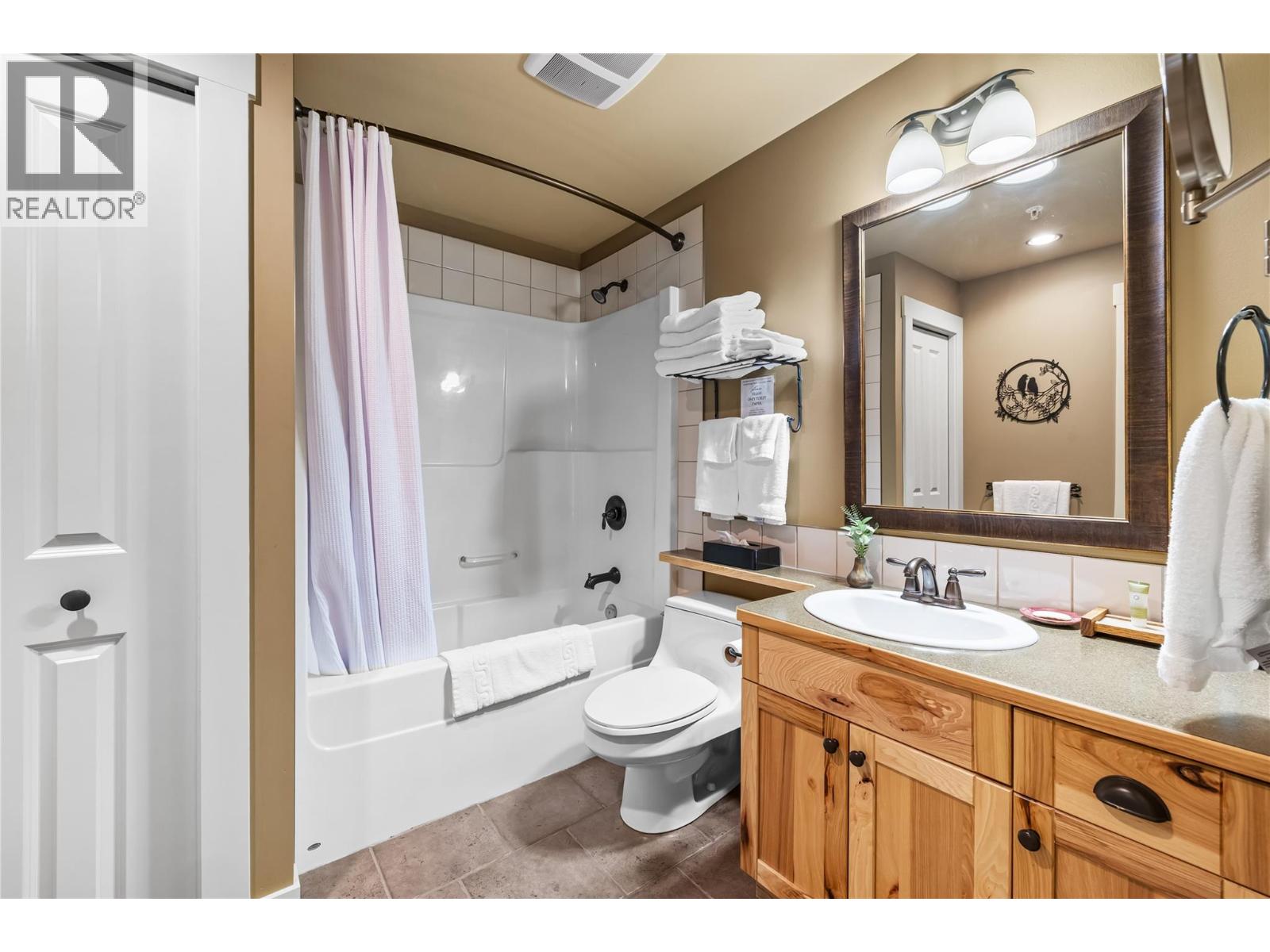 16310 Woolgar Road Unit# 221, Crawford Bay, British Columbia  V0B 1E0 - Photo 13 - 10376181