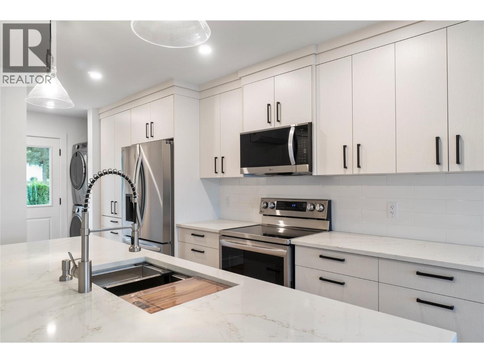 981 12 Street Se Unit# 35, Salmon Arm, British Columbia  V1E 2C8 - Photo 40 - 10376035