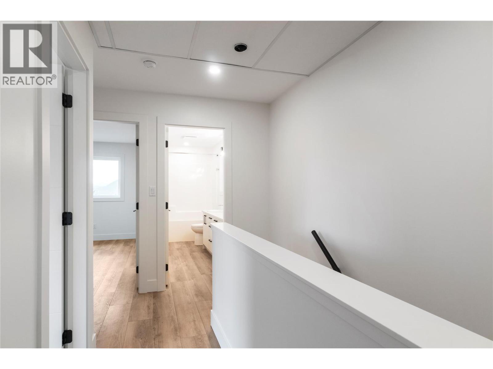 981 12 Street Se Unit# 35, Salmon Arm, British Columbia  V1E 2C8 - Photo 60 - 10376035