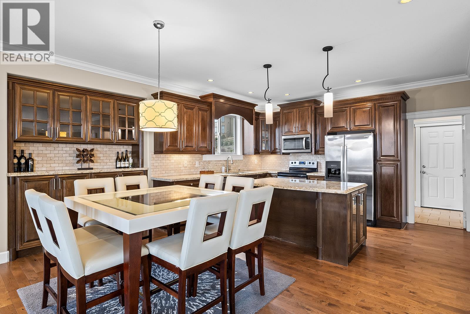 368 Trumpeter Court, Kelowna, British Columbia  V1W 5J4 - Photo 4 - 10376167