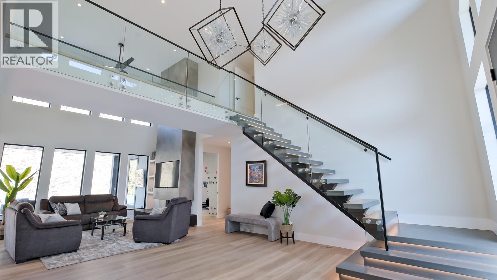 740 Pinehaven Court, Kelowna, British Columbia  V1V 2Y3 - Photo 4 - 10375961