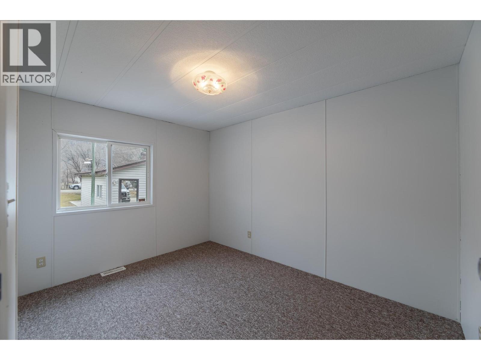 2096 Main Street, Cawston, British Columbia  V0X 1C1 - Photo 22 - 10327995