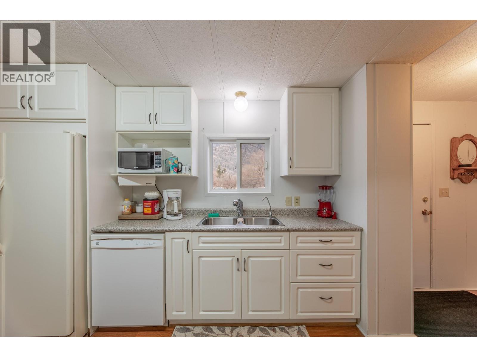 2096 Main Street, Cawston, British Columbia  V0X 1C1 - Photo 39 - 10327995