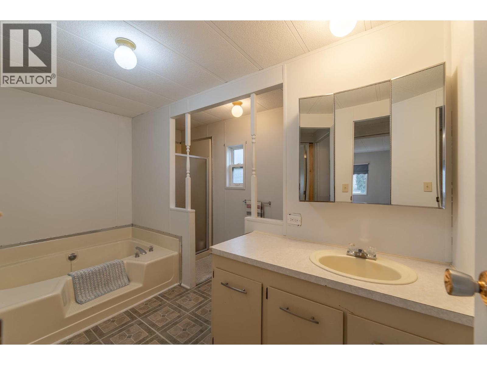 2096 Main Street, Cawston, British Columbia  V0X 1C1 - Photo 45 - 10327995