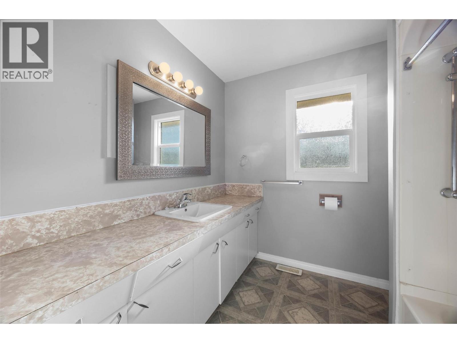 1069 Lethbridge Avenue, Kamloops, British Columbia  V2B 1Y1 - Photo 12 - 10376200