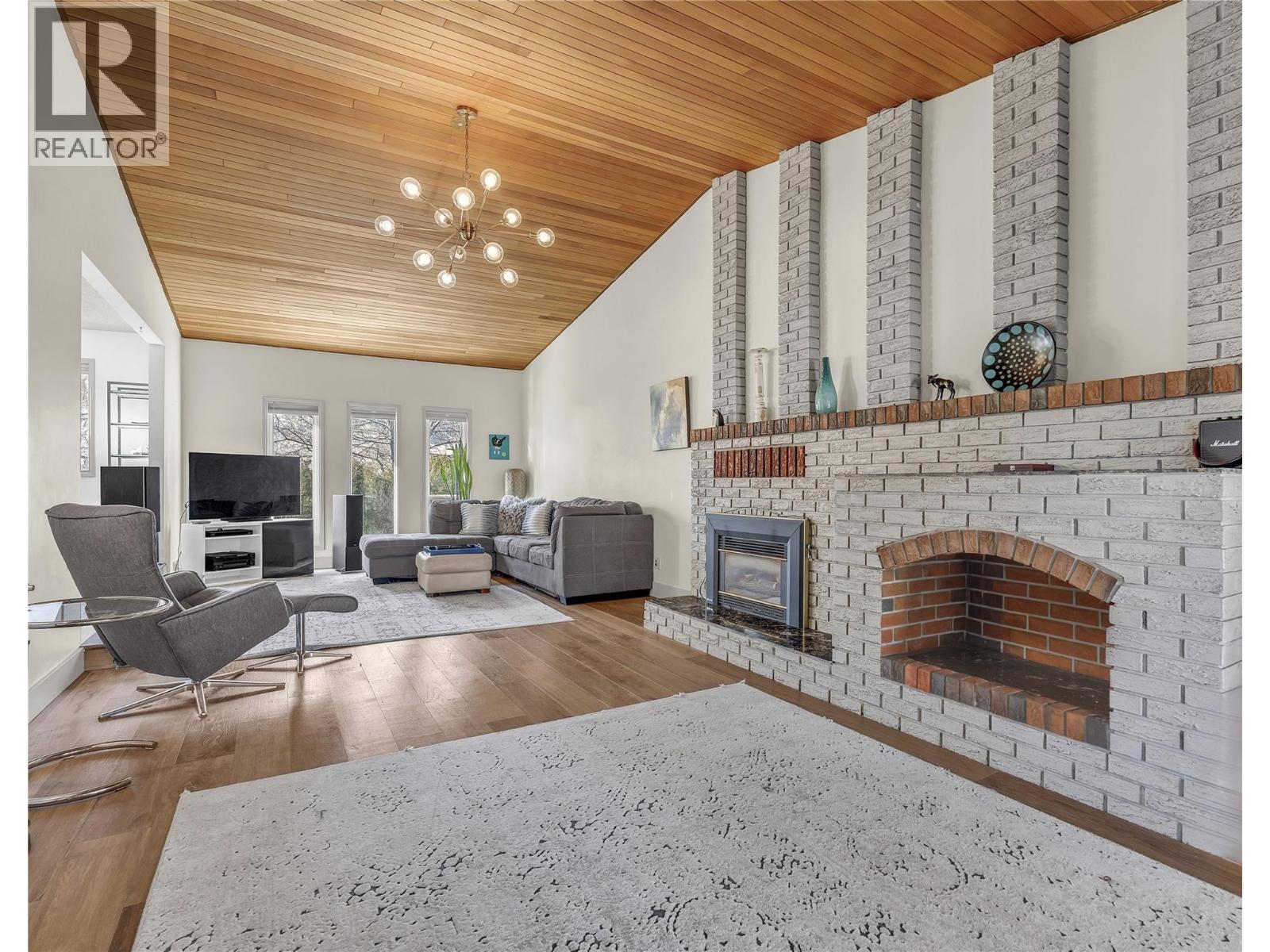 114 Murray Drive, Penticton, British Columbia  V2A 7E4 - Photo 2 - 10376104