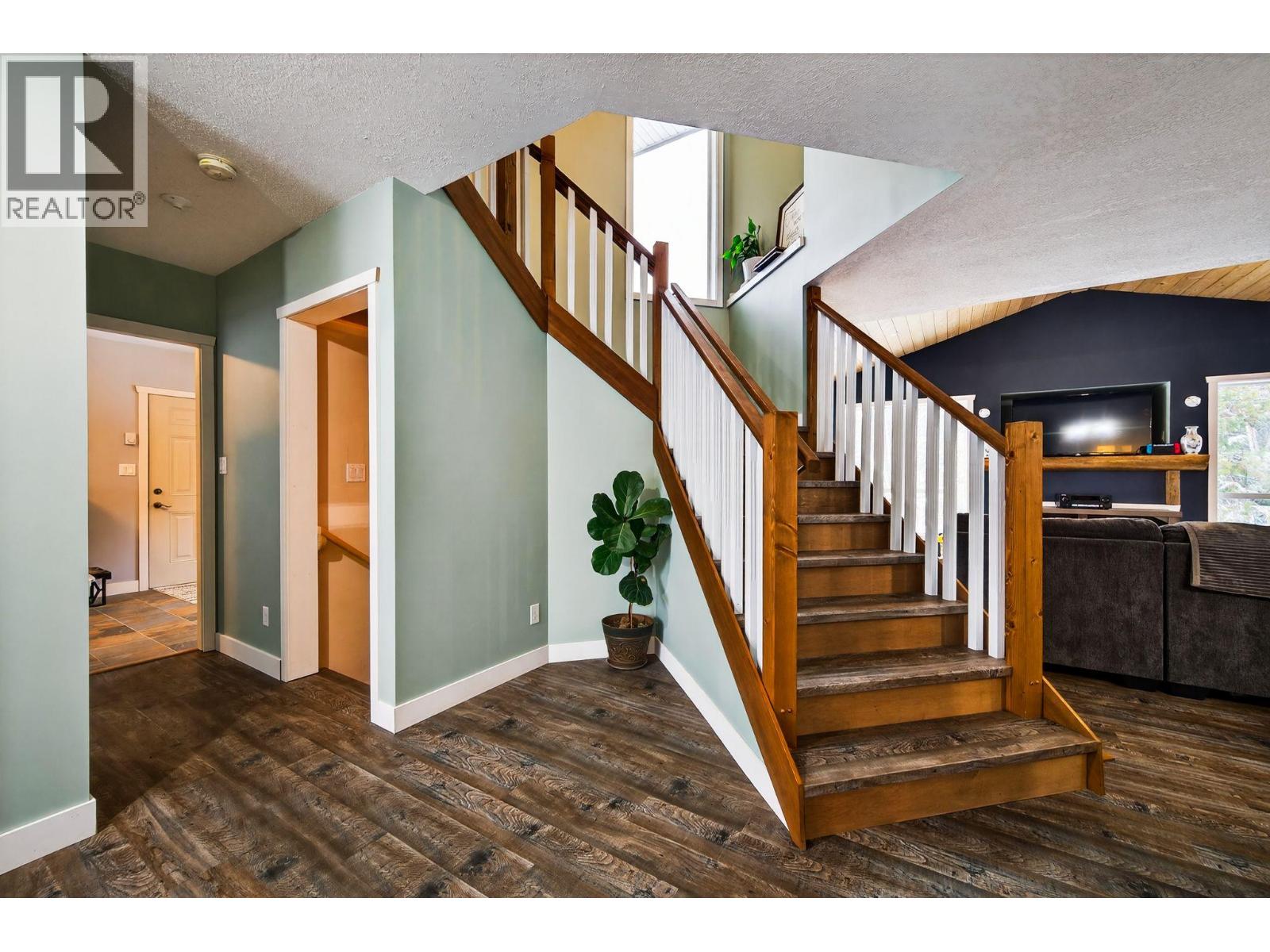 141 Wadlegger Road, Clearwater, British Columbia  V0E 1N2 - Photo 5 - 10376263