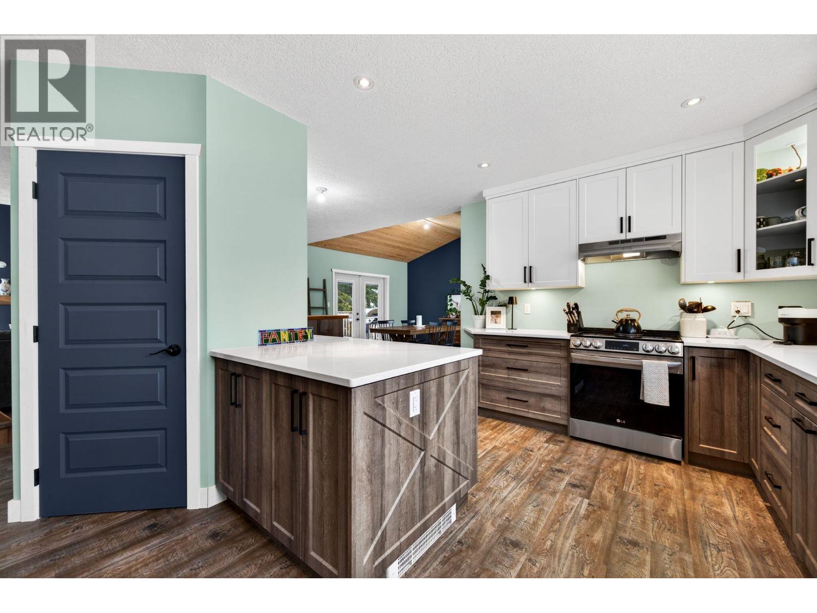 141 Wadlegger Road, Clearwater, British Columbia  V0E 1N2 - Photo 6 - 10376263