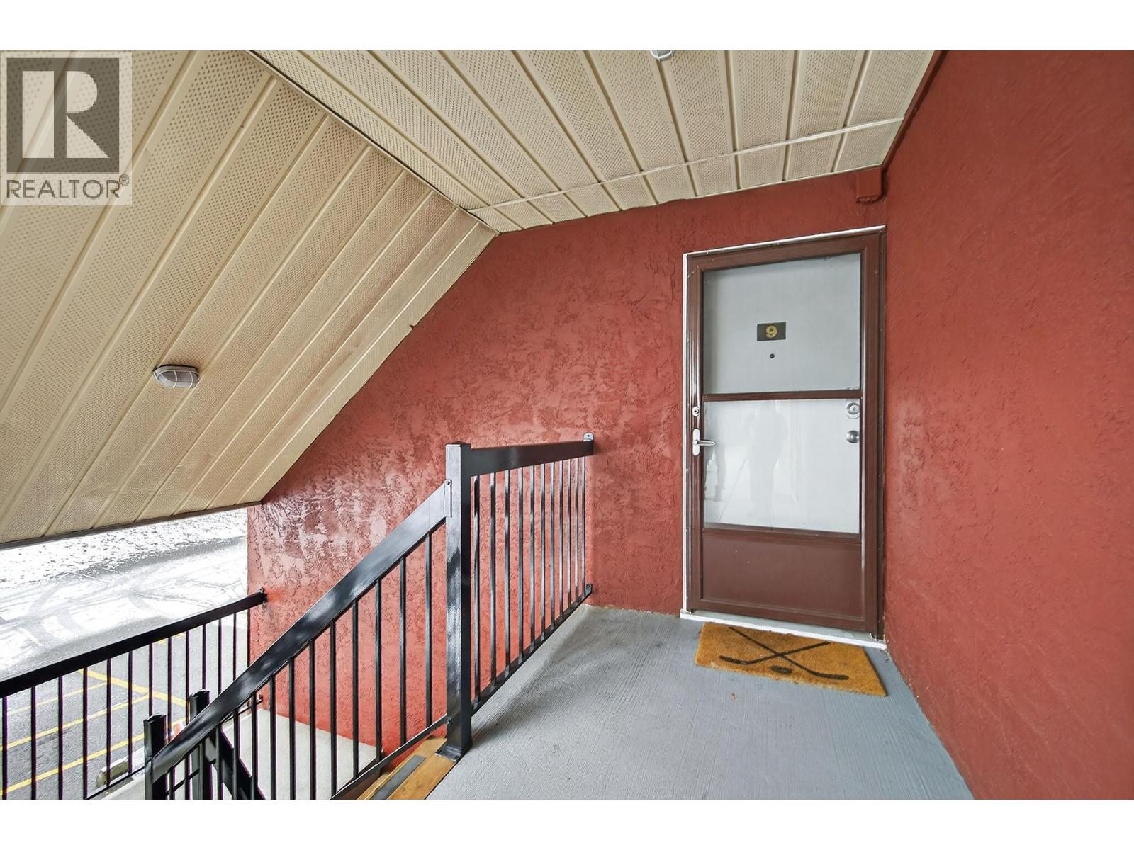 1810 Summit Drive Unit# 9, Kamloops, British Columbia  V2E 2C7 - Photo 3 - 10376213