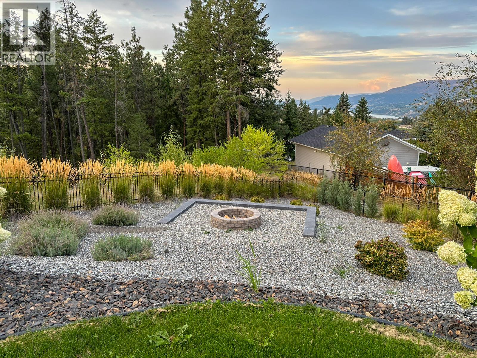 10283 Beacon Hill Drive, Lake Country, British Columbia  V4V 0A9 - Photo 77 - 10376178