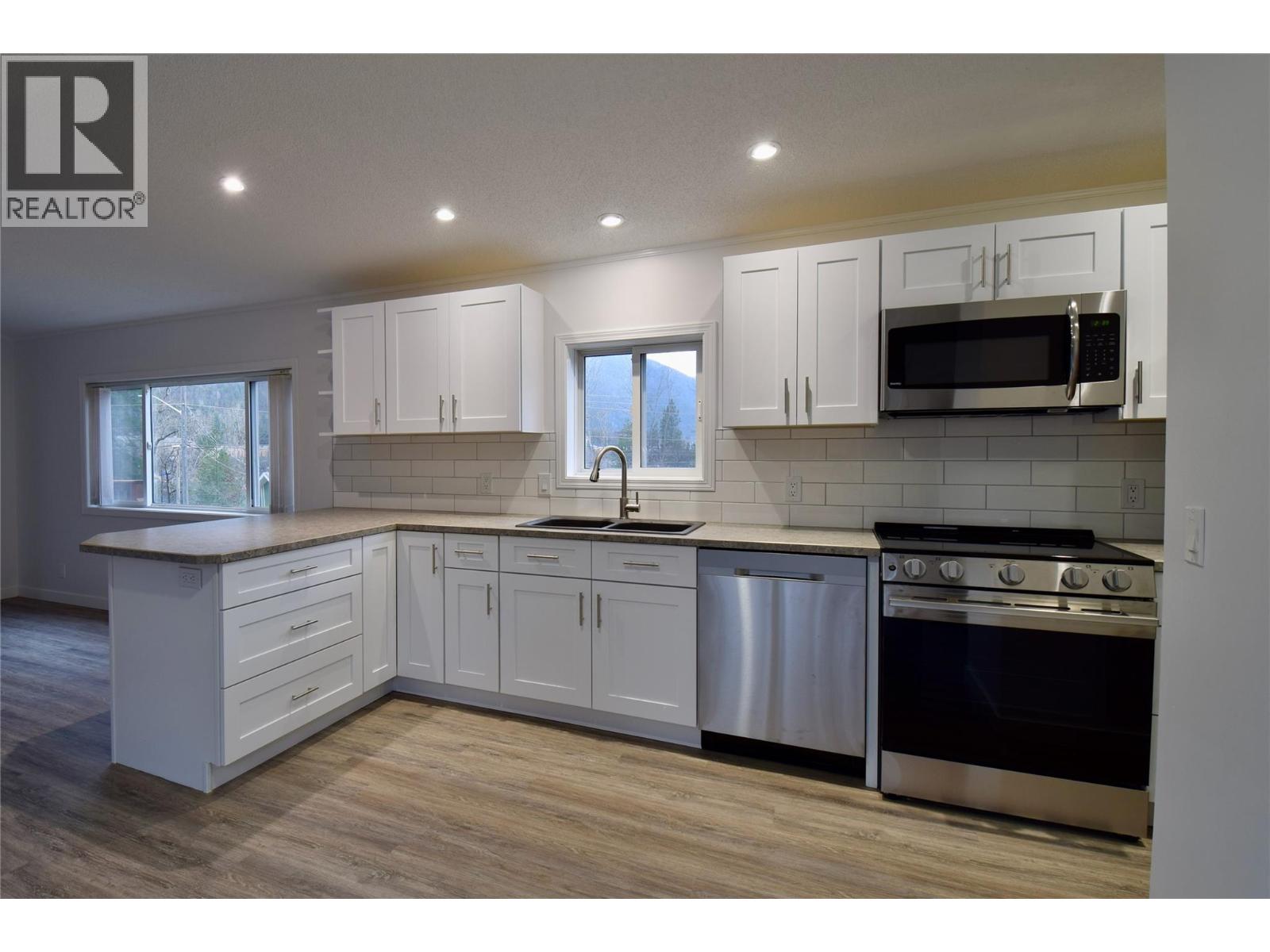 4029 Broadwater Road Unit# 2, Robson, British Columbia  V1N 4V6 - Photo 14 - 10376072