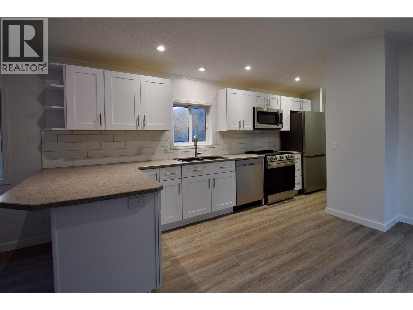 4029 Broadwater Road Unit# 2, Robson, British Columbia  V1N 4V6 - Photo 15 - 10376072