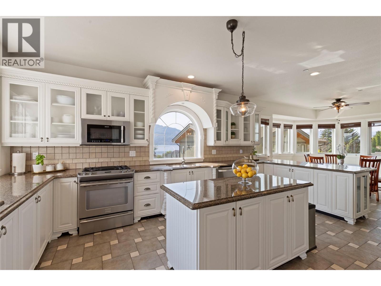 5318 Fulton Place, Peachland, British Columbia  V0H 1X1 - Photo 7 - 10376244